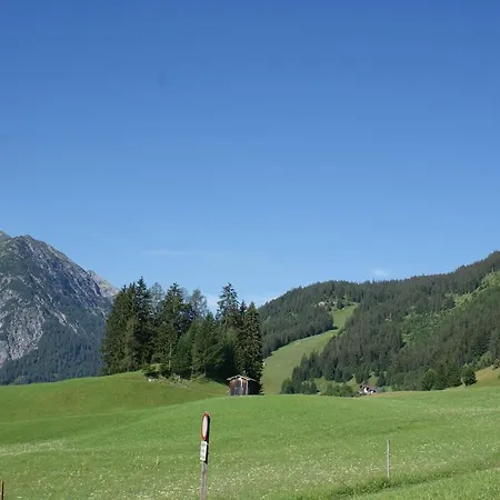 Gasthof Haus Bergfrieden Bach (Tyrol)