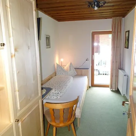 Gasthof Haus Bergfrieden Bach (Tyrol)