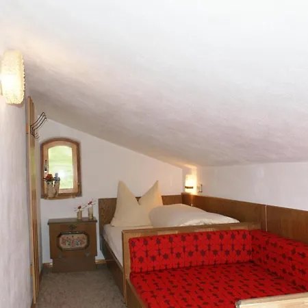 Haus Bergfrieden 호텔 3*