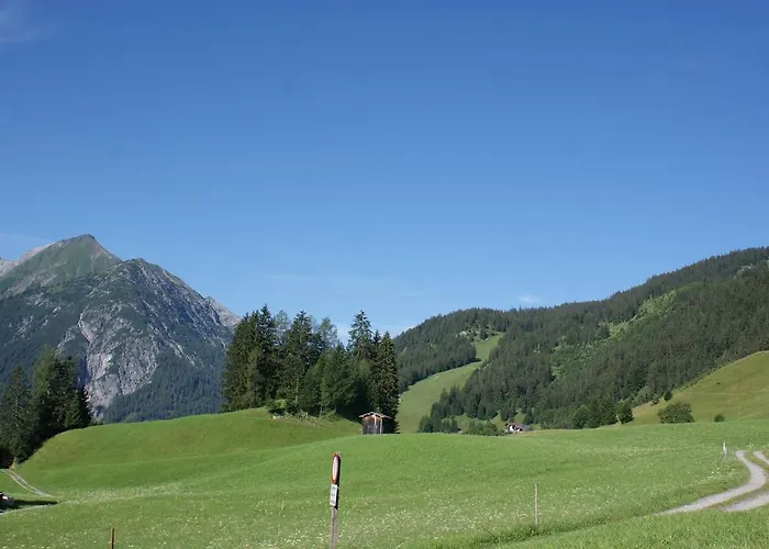 Hotel Haus Bergfrieden Bach (Tyrol)