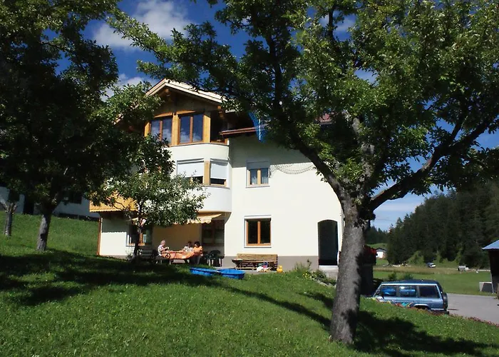 Hotel Haus Bergfrieden Bach (Tyrol)