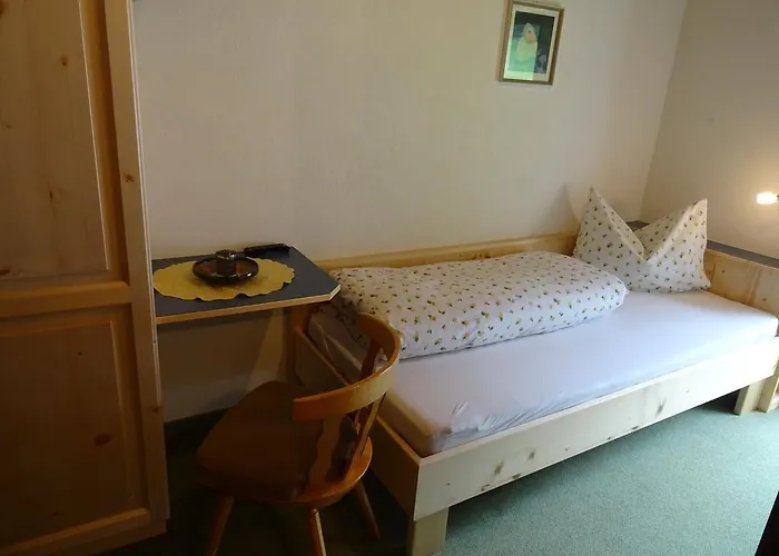 Hotel Haus Bergfrieden Bach (Tyrol)