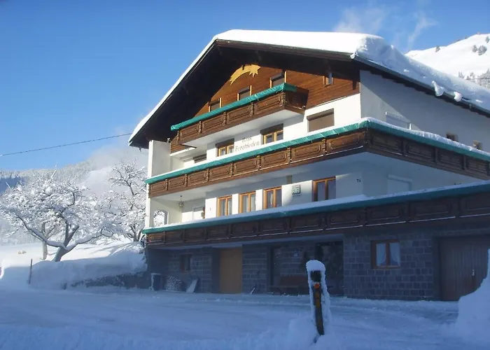 Hotel Haus Bergfrieden Bach (Tyrol)