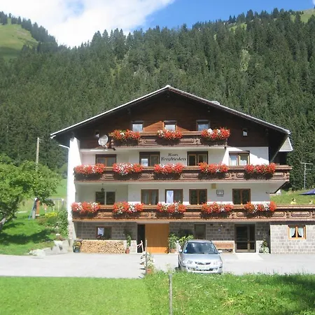 Haus Bergfrieden Hotel Bach (Tyrol)