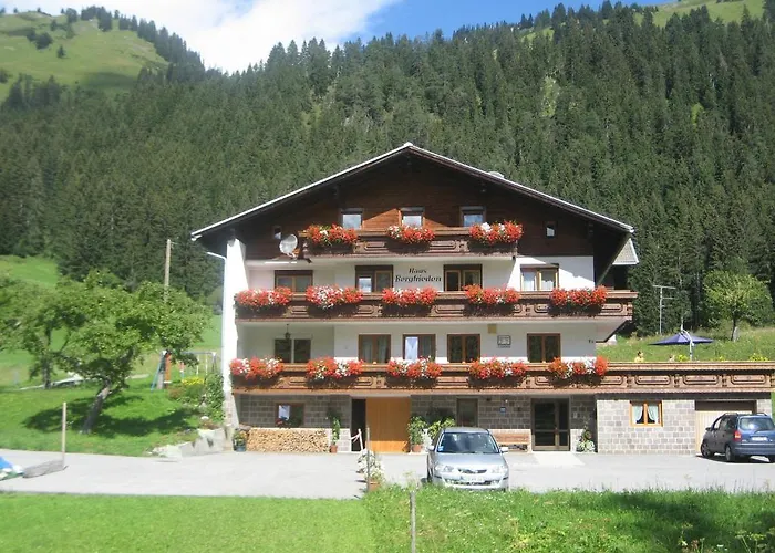 Haus Bergfrieden Hotel Bach (Tyrol)